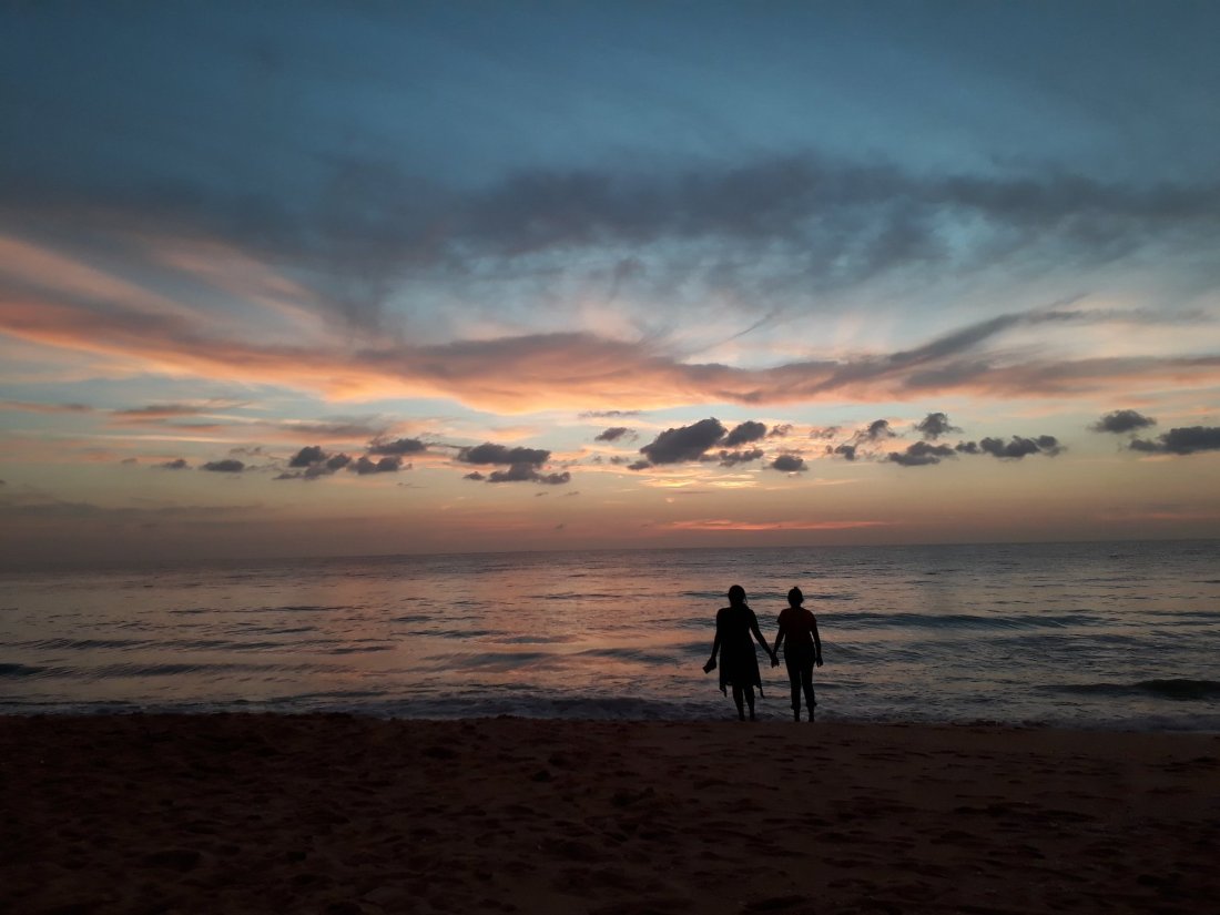 DqjtpyrXQAAGEQh (1).jpg